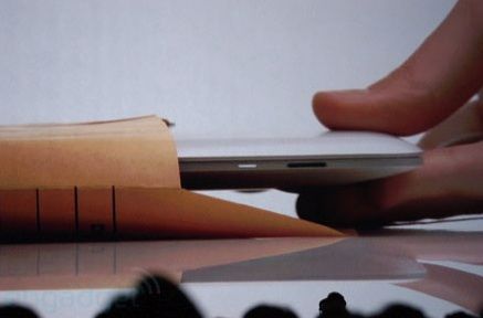 Apple scoate la vanzare noile MacBook Air la sfarsitul lunii. Vezi cand apare iPad 3