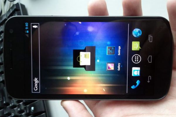 VIDEO Google si Samsung lanseaza pe 11 octombrie noul Galaxy Nexus, un smartphone care ar putea face senzatie. Vezi daca e mai tare decat iPhone 4S