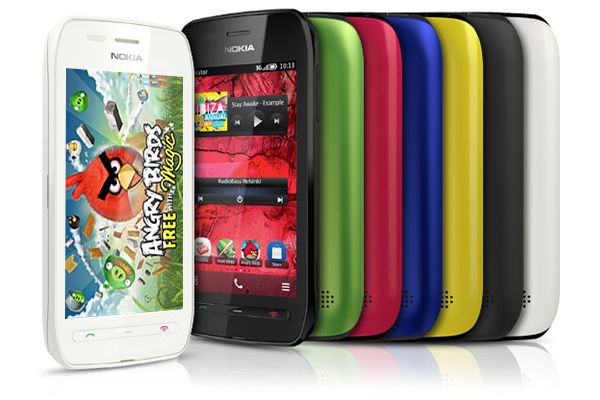 VIDEO Nokia 603, un nou smartphone performant si colorat cu Symbian Belle, Facebook si Angry Birds. Vezi pretul si galeria foto