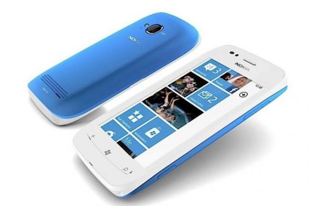 VIDEO Nokia Lumia 710, un smartphone care stie multe si costa putin. Vezi caracteristicile si pretul