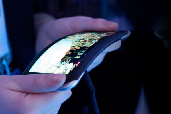 Nokia revolutioneaza industria cu telefonul FLEXIBIL! Vezi VIDEO