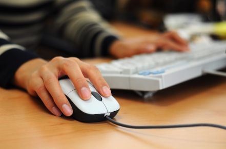 Iti cauti un loc de munca? 2 din 3 angajatori fac recrutari prin Facebook si Twitter