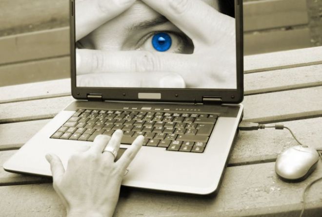 Legea Big Brother a fost adoptata. Furnizorii de telefonie si internet vor stoca timp de 6 luni datele noastre
