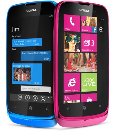 Cel mai ieftin telefon LUMIA este disponibil intr-o varietate de culori