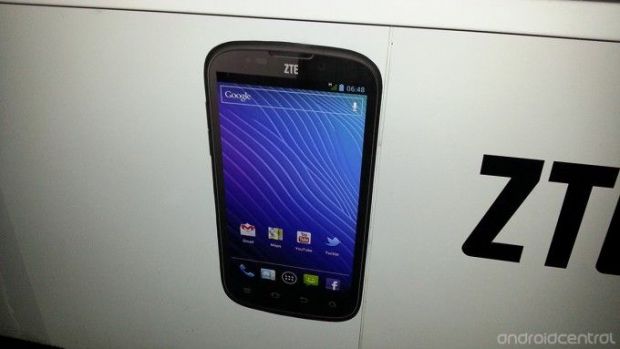 VIDEO Chinezii ataca piata europeana cu un smartphone cu camera duala