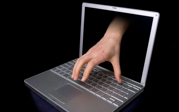 Hackerville, taramul criminalitatii online din Romania. Cum se castiga 100.000 de dolari pe saptamana in Ramnicu Valcea