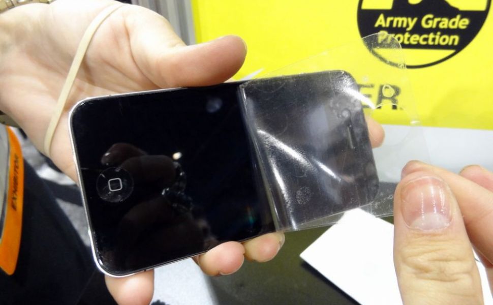 Ecranul de iPhone care nu poate fi crapat nici de o bormasina. Ce inventie a aparut la CES 2013