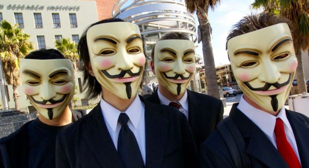 Anonymous se razbuna pe institutiile americane. Ce raspuns au dat hackerii