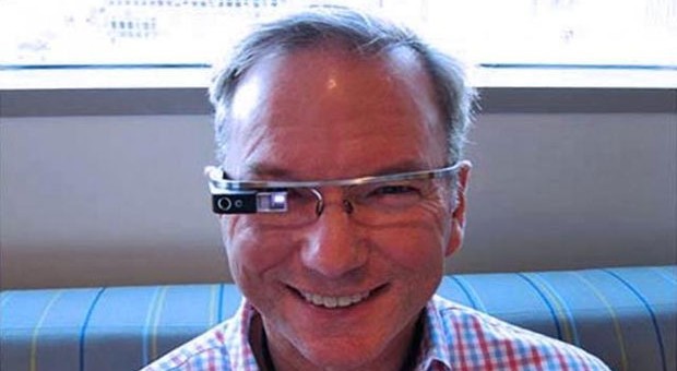 E cel mai ciudat lucru pe care l-am trait vreodata. Prima experienta a sefului Google cu Glass la ochi
