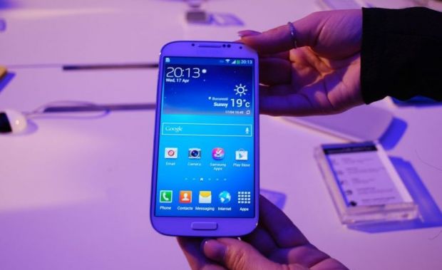 Samsung Galaxy S4, vanzari fabuloase! Telefonul a batut recordul predecesorului sau