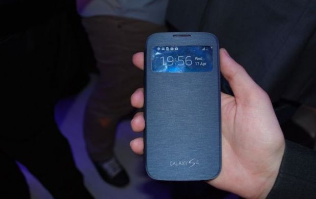 Cel mai scump Galaxy S4 din lume. Ce are in plus telefonul de 2.000 de euro