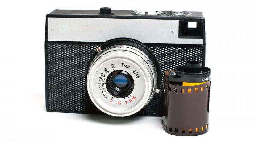 Gadgeturile copilariei. Camera foto alb-negru, inlocuita azi de mirrorless
