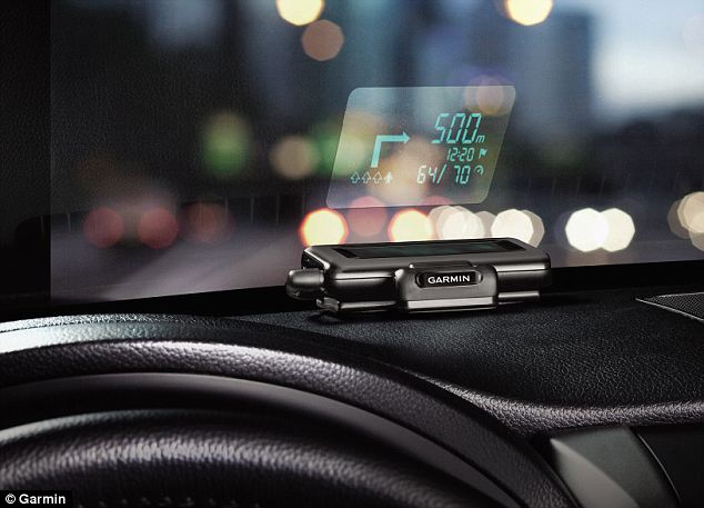 Directia propusa de GPS se poate proiecta pe parbriz pentru ca soferul sa nu-si mai ia ochii de la drum