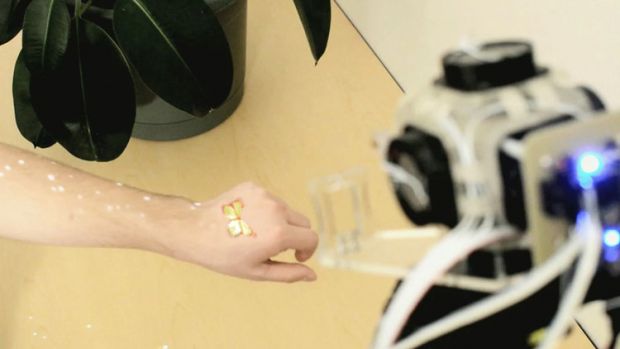 O inventie SF iti permite sa atingi hologramele si sa interactionezi real cu imagini virtuale