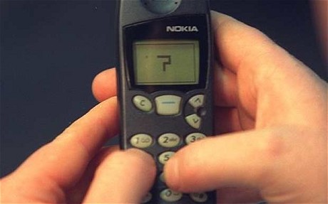 Era telefoanelor simple, incheiata oficial. Vanzarile de smartphone-uri le-au depasit, in premiera, pe cele de telefoane old school