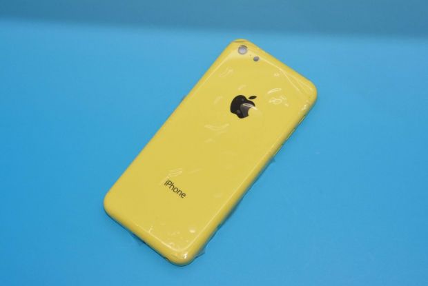 Cat de bun e iPhone 5C, varianta low cost a telefonului Apple. Testul suprem. VIDEO