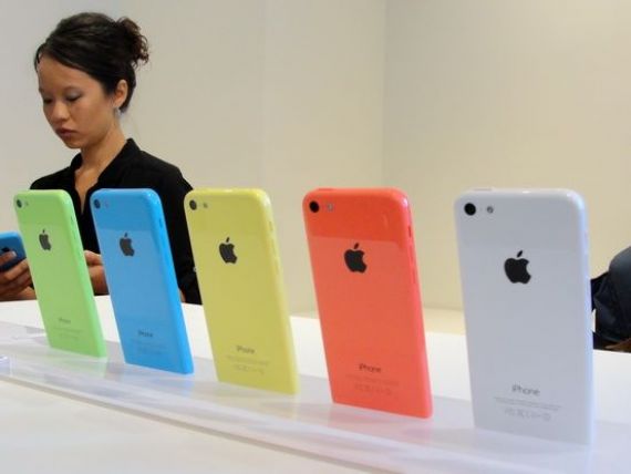 Actiunile Apple au scazut cu 3,2%, dupa lansarea iPhone 5C. Compania pastreaza misterul privind precomenzile