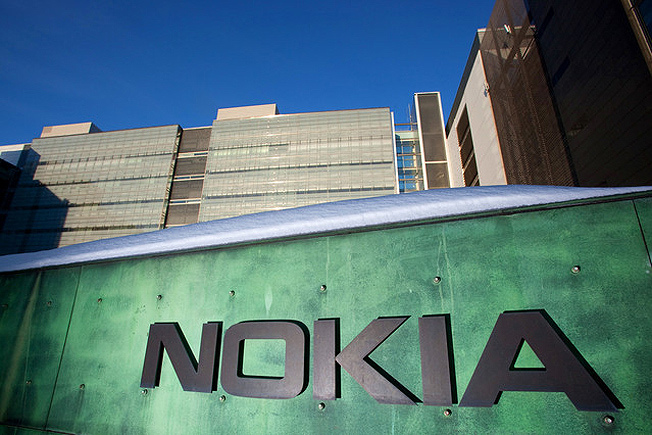 Nokia va lansa in octombrie prima tableta a companiei si mai multe smartphone-uri