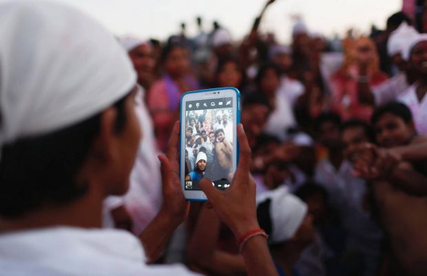 Aproape fiecare pamantean are abonament la telefon