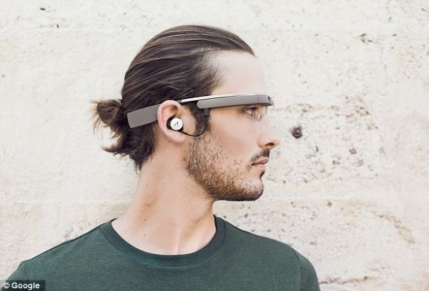 Google a facut publica noua generatie de ochelari inteligenti