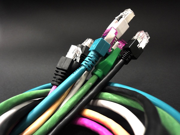 CE: 42% dintre romani nu au utilizat niciodata internetul, doar 5% acceseaza servicii publice online