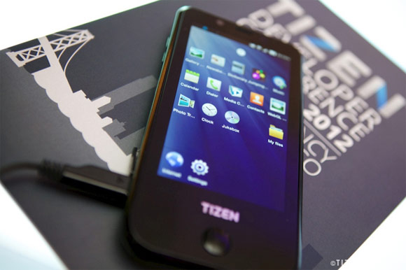 Samsung va prezenta primul telefon cu sistemul de operare Tizen in februarie