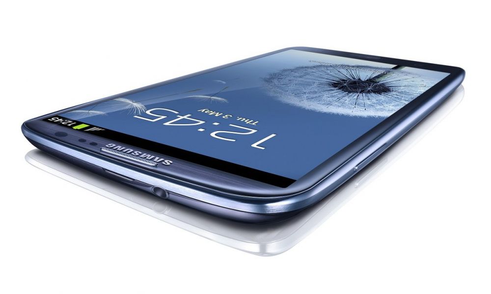 Poza asta a devenit virala. Cum arata un Samsung SIII improvizat :)