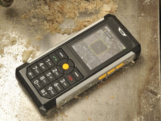 CES 2014: Cat B100 e telefonul super dur, capabil sa reziste in medii extreme