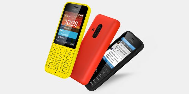 Nokia 220, telefonul de 29 de euro la care bateria te tine o luna. Are Facebook preinstalat. VIDEO
