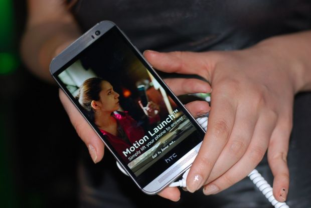 HTC One (M8) s-a lansat in Romania si va fi pe piata de vineri. Noul smartphone e la inaltimea asteptarilor