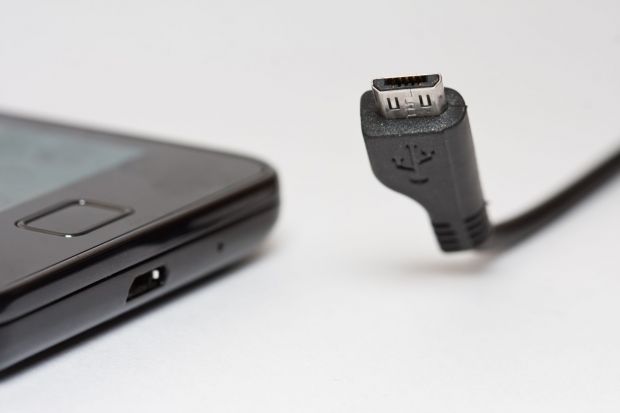 ALERTA pentru toti utilizatorii! Bresa uriasa de securitate anuntata acum! Orice dispozitiv cu mufa USB poate fi afectat