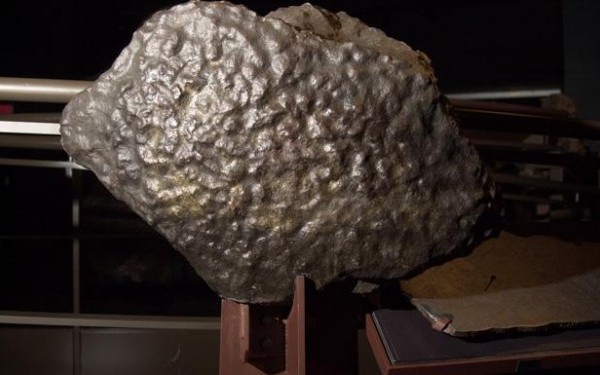Descoperirea uimitoare intr-un meteorit provenit de pe Marte ce a aterizat in 1911 in Egipt