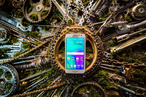 Samsung a lansat telefonul pentru selfie in Romania! Smartphone-ul cu care schimba strategia