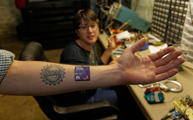 Bio-hacking. Kaspersky analizeaza cum poti utiliza corpul uman pentru accesarea internetului
