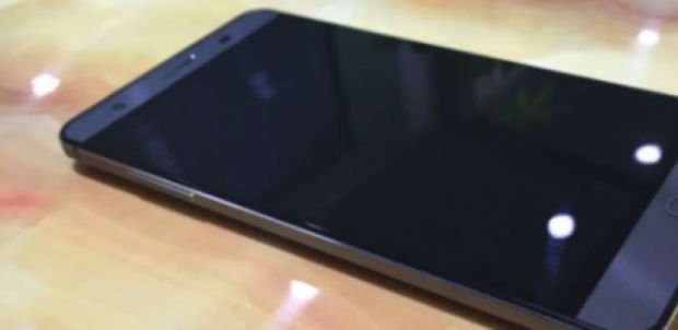 Compania care a lansat telefonul cu cea mai mare baterie si-a prezentat flagshipul! Poti pune 5 sisteme de operare pe el