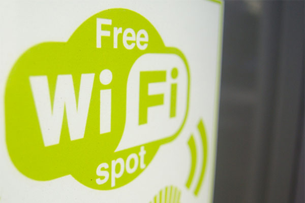 De ce nu e bine sa te conectezi la Wi-Fi-uri publice. Sfaturile Kaspersky pentru vacanta