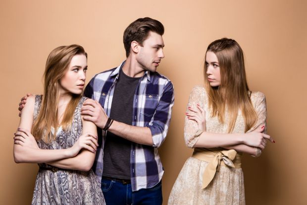 I-a trimis fostei iubite pe net o poza cu noua cucerire! Reactia acesteia e geniala