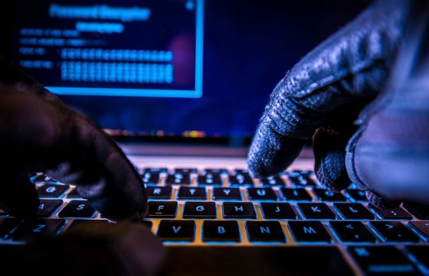 A spus ca este angajat Google si Apple, acum a fost condamnat la inchisoare! Cine este hackerul vinovat de cel mai mare scandal din 2015