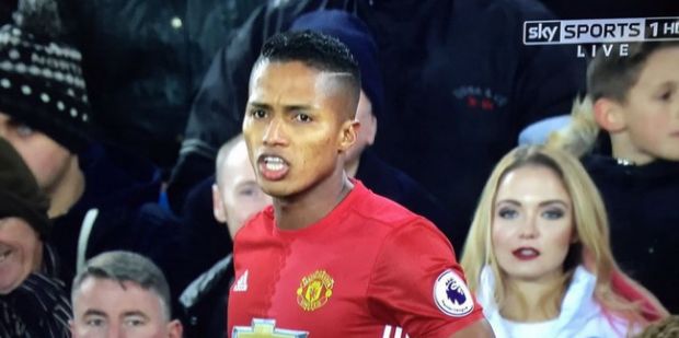 Imaginea din timpul meciului Everton - Man United care a devenit virala pe internet