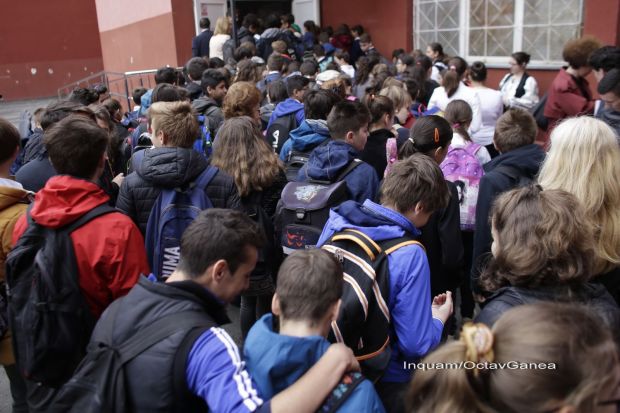 Lovitura data de DexOnline elevilor in timpul simularii de la clasa a 8-a! Ce s-a intamplat chiar inainte de examen