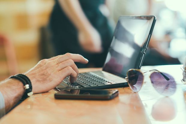 Cea mai tare farsa de 1 aprilie! Ce au patit utilizatorii celui mai mare site pentru adulti