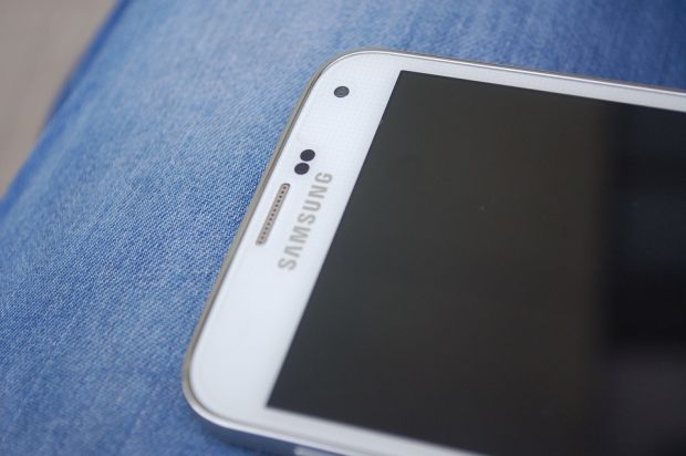 Samsung va lansa un smartphone cu doua ecrane OLED! Cum arata ineditul model