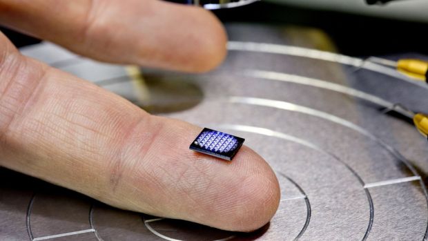IBM a creat cel mai mic computer din lume. Este cat un graunte de sare