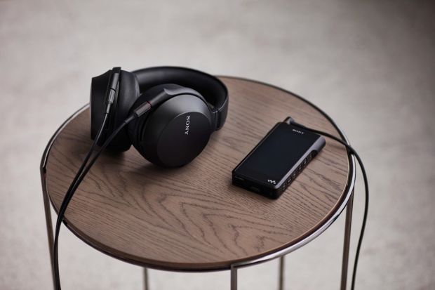 Sony lansează noua gamă de căști premium, cele mai mici camere digitale și noul smartphone Xperia XZ3