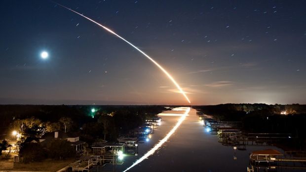 Două fenomene astronomice deosebite în aceste zile. Ce vom putea admira pe cer