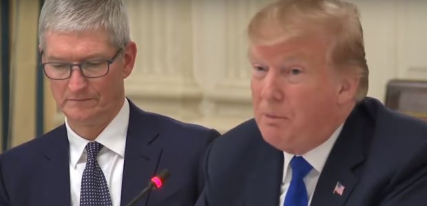 Gafa uriașă făcută de Trump la întâlnirea cu șeful Apple, Tim Cook. Cum i s-a adresat