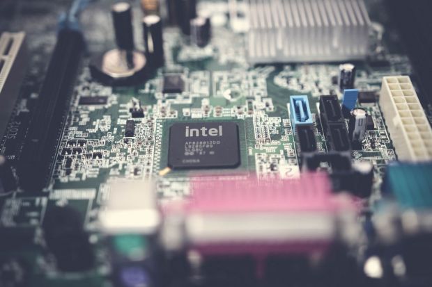 Milioane de computere sunt vulnerabile la un atac cibernetic. Dezvăluirea făcută de Intel