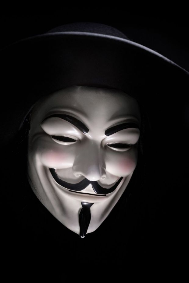 Gafa incredibilă a unui hacker Anonymous. Cum a fost prins de autorități