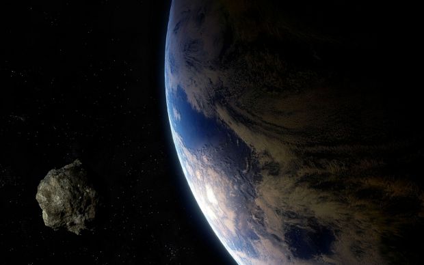 Un asteroid uriaș a trecut periculos de aproape de Terra. A fost descoperit în ultimul moment