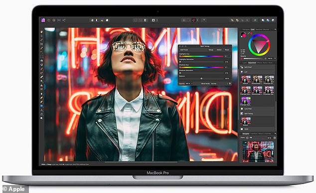 Apple a prezentat o nouă versiune a MacBook Pro de 13 inci, cu Magic Keyboard